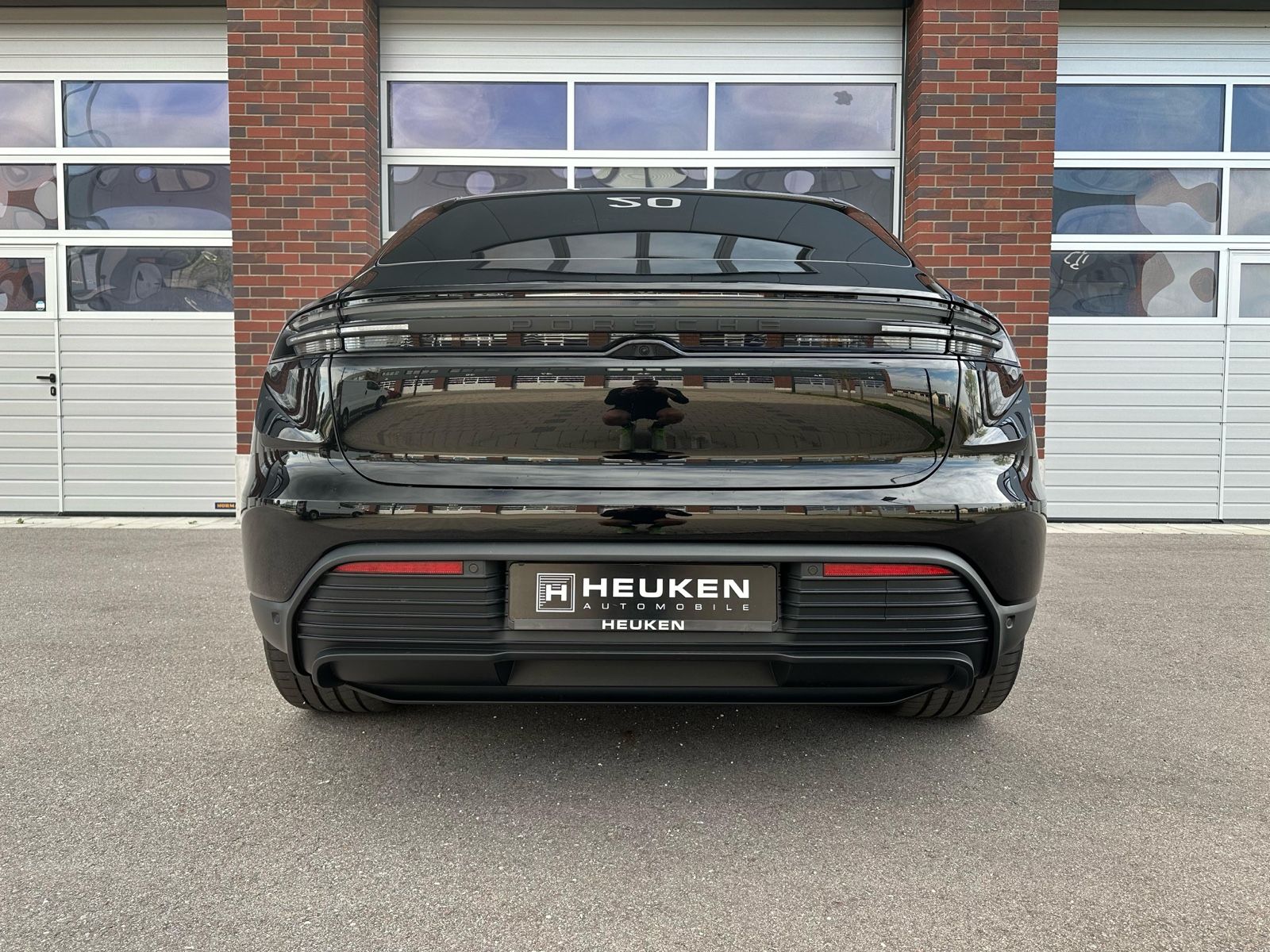 Porsche Macan 4 - Samsaru's Car Outlet