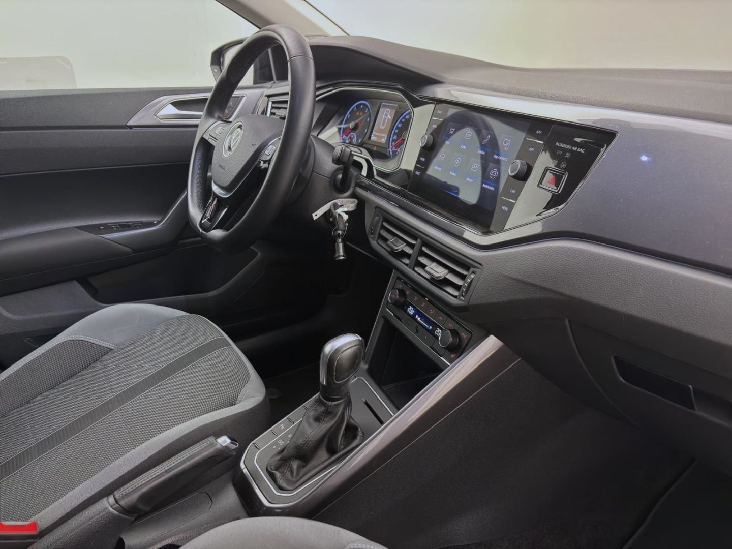 Volkswagen Polo 1.0 TSI DSG HIGHLINE - Samsaru's Car Outlet