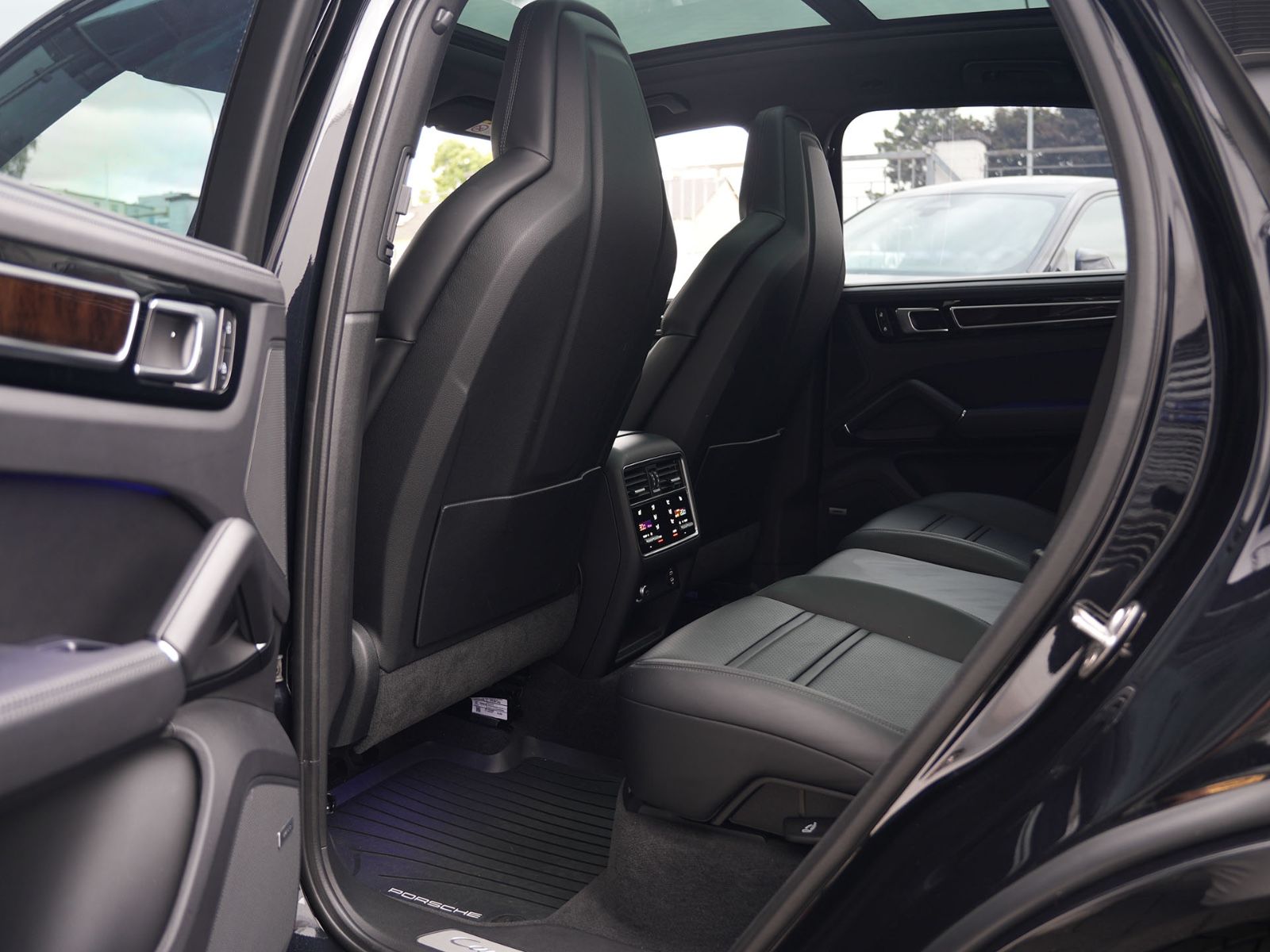 Porsche E-Hybrid MY24-INNODRIVE-ACC-LUFTF.-PANO-BOSE-RS