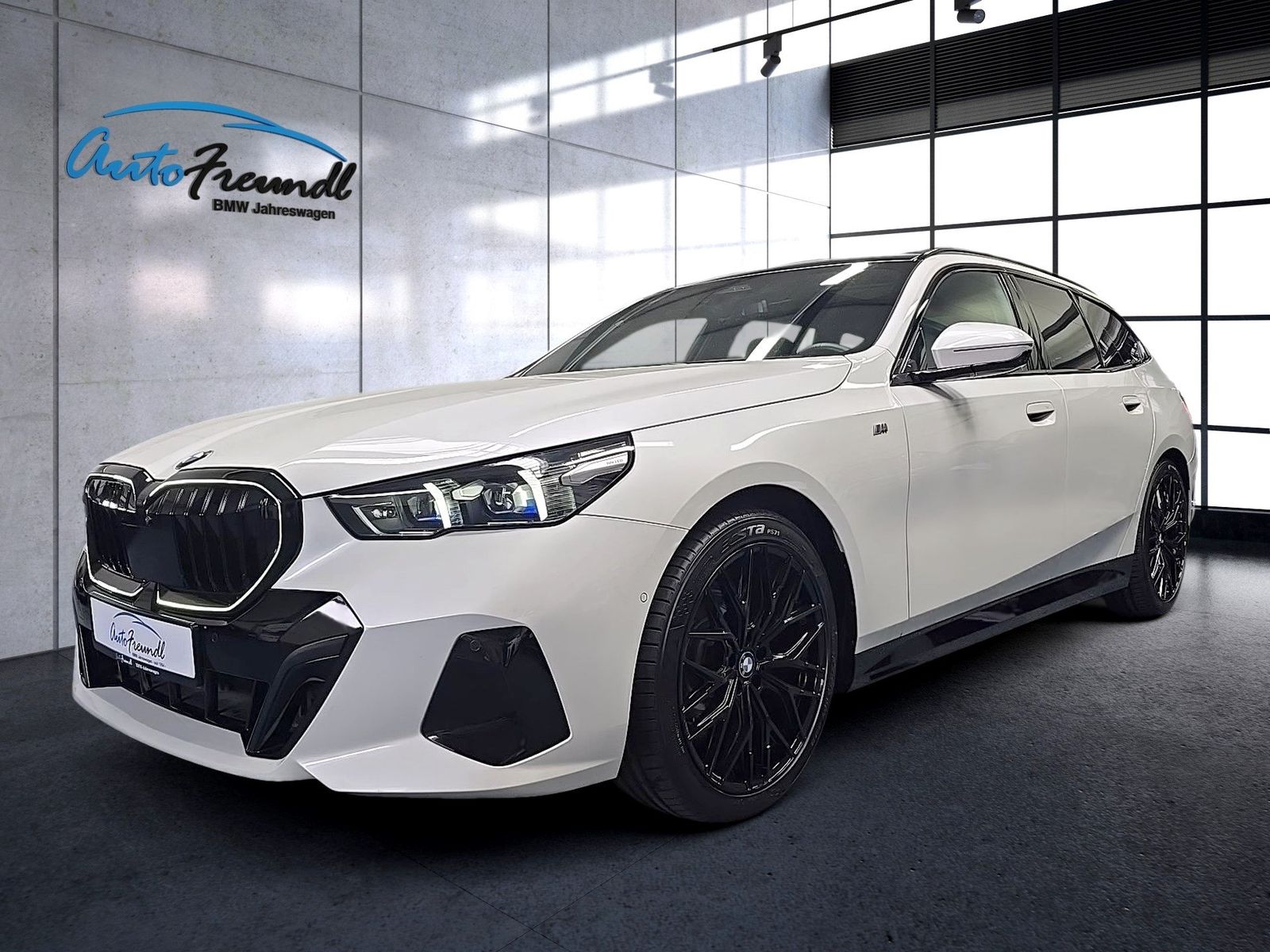 BMW 520d xDrive M Sport *20 Zoll*Pano*AHK*Standh.*