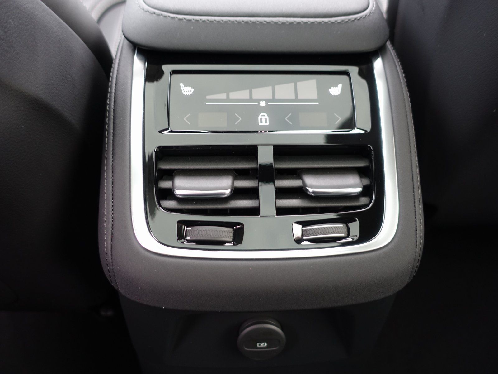 Volvo XC90 Plus Dark T8 AWD B&W/HUD/PANO/FOUR-C/360°