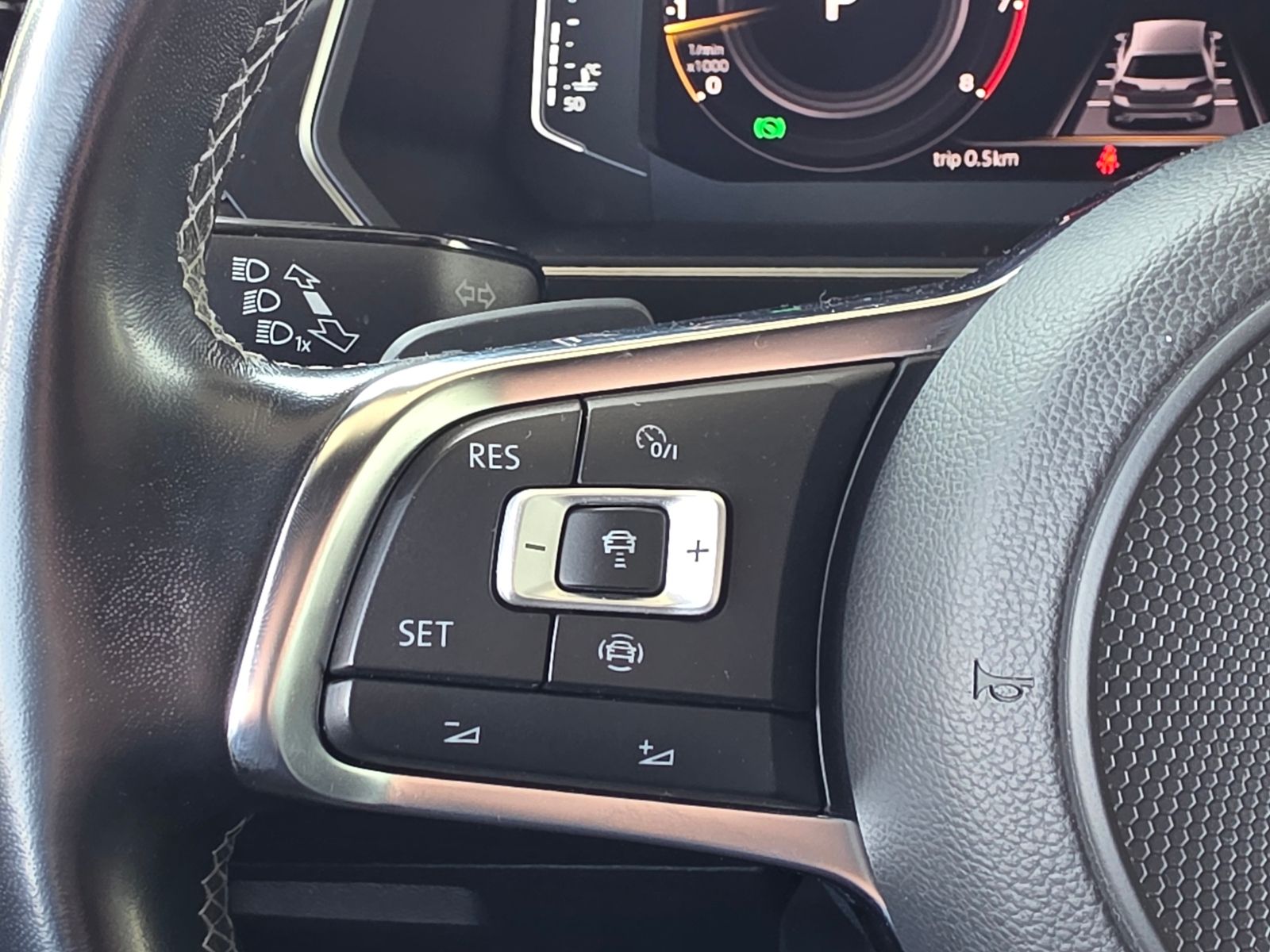 Volkswagen Tiguan 2.0 TSI DSG 4M R-Line - Samsaru's Car Outlet