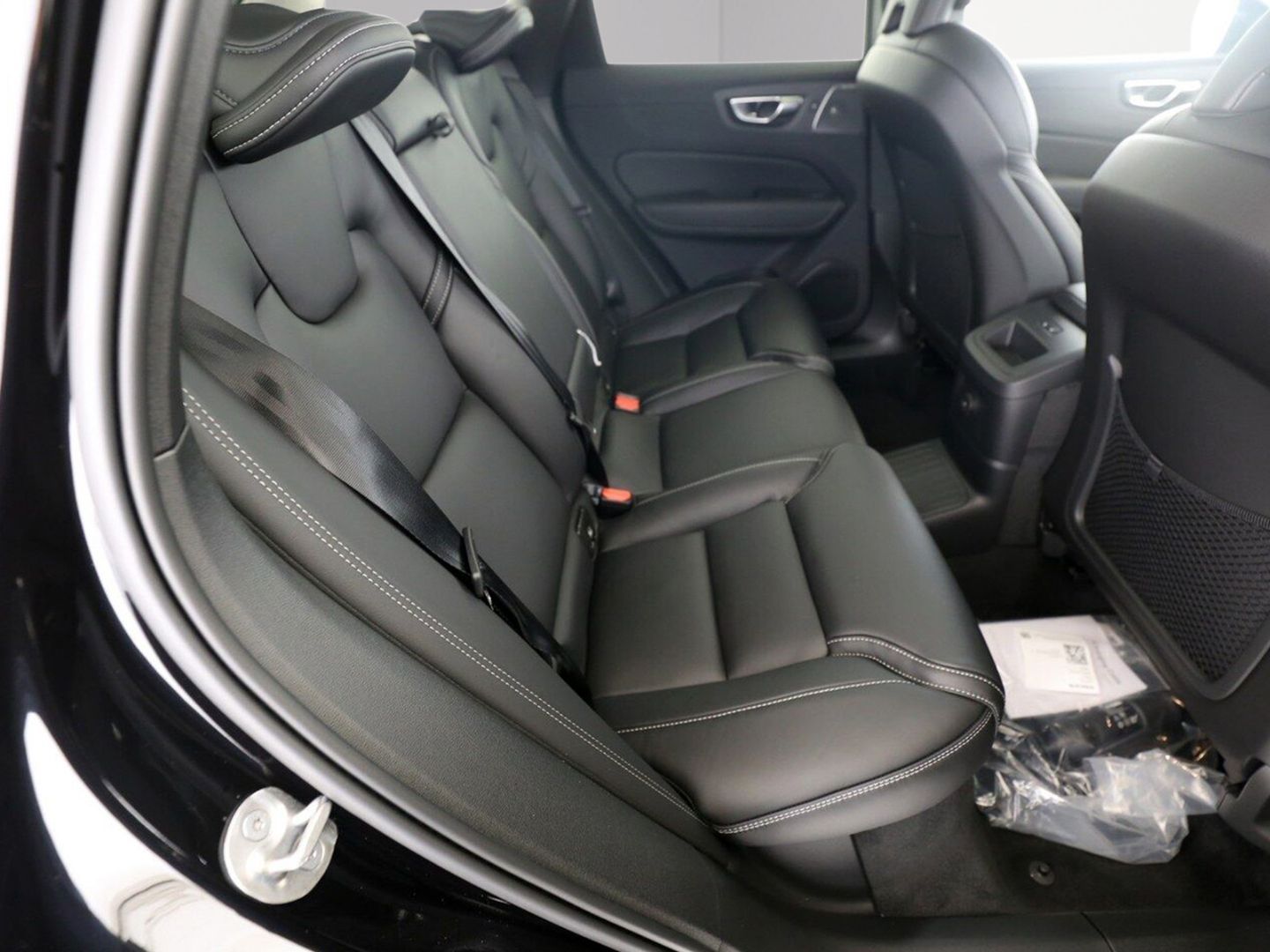 Volvo XC60 T6 Ultra Dark Recharge Plug-In Hybrid AWD - Samsaru's Car Outlet