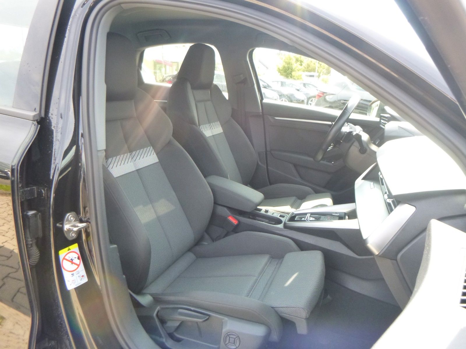 Audi A3 Limo 30 TDI >AUT/NAVI/Sitzheiz/PDC<