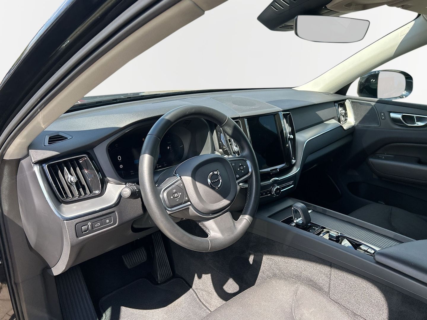 Volvo XC60 Recharge T6 AWD Inscription - Samsaru's Car Outlet