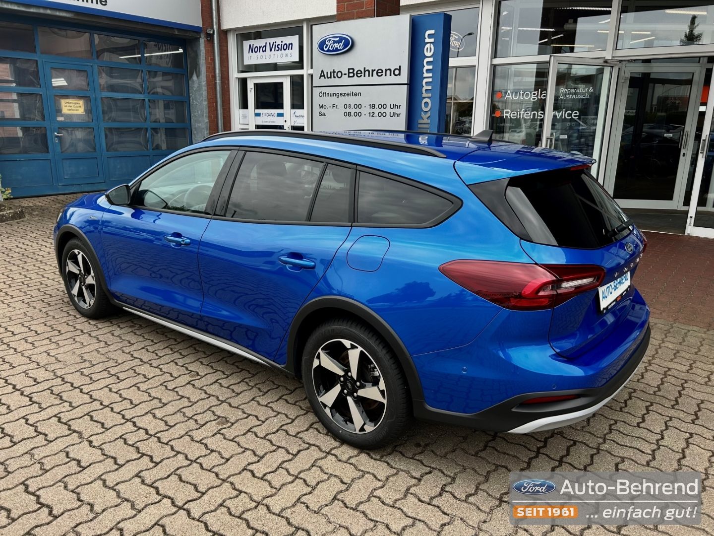 Ford Focus Turnier Active Automatik Ganzjahresreifen
