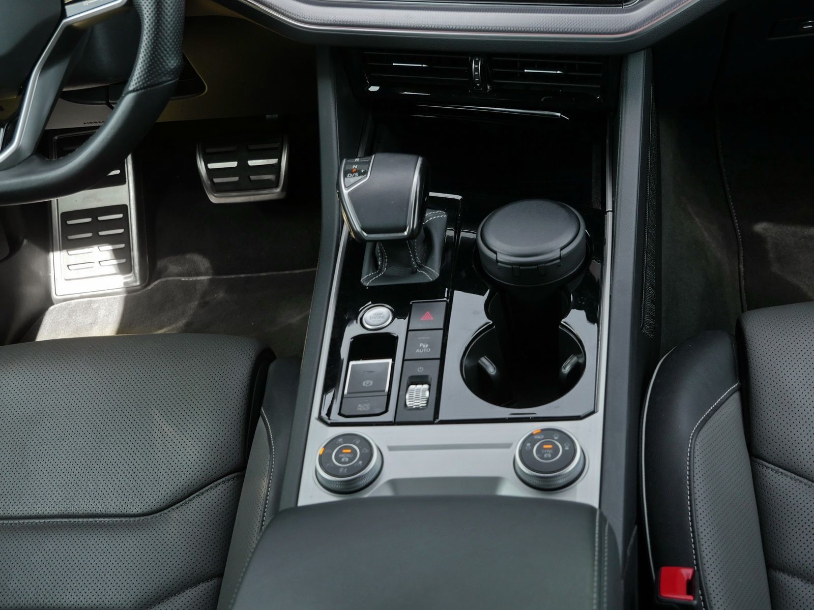 Volkswagen Touareg R-Line 3.0 TDI - Samsaru's Car Outlet