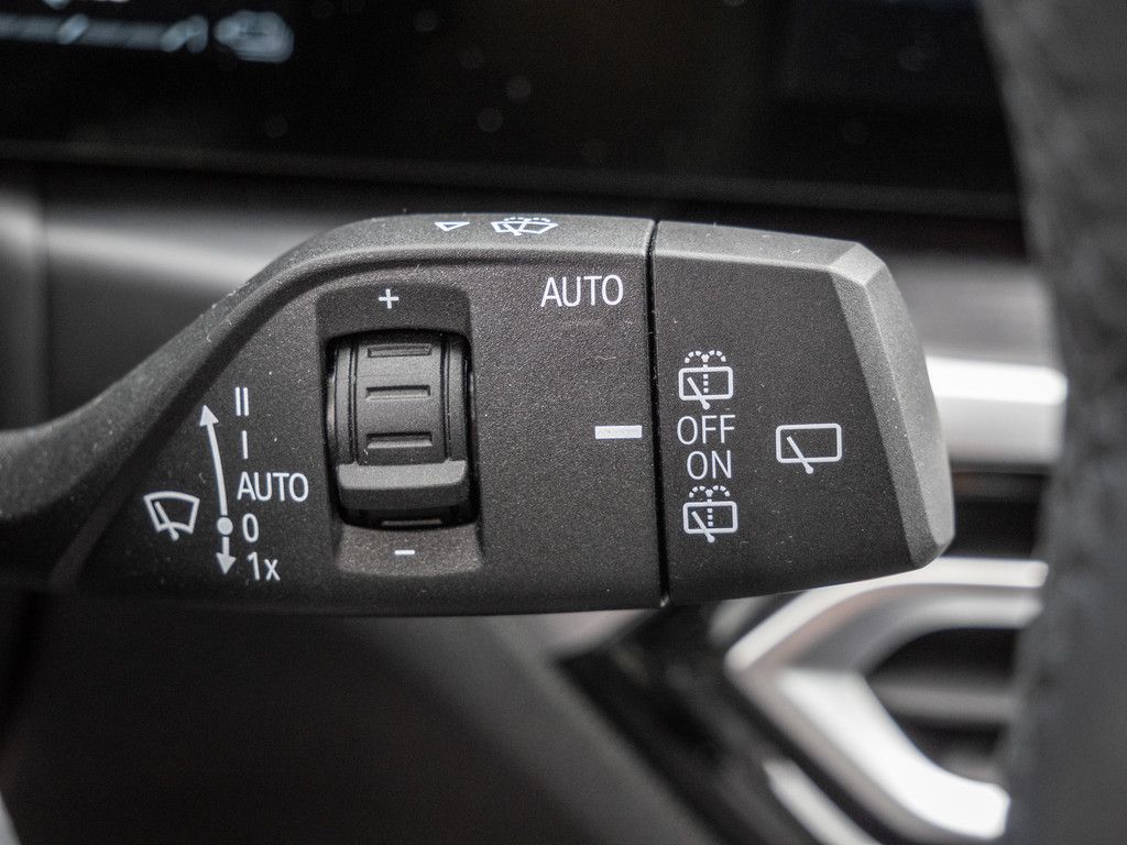 BMW 330e Touring - Samsaru's Car Outlet