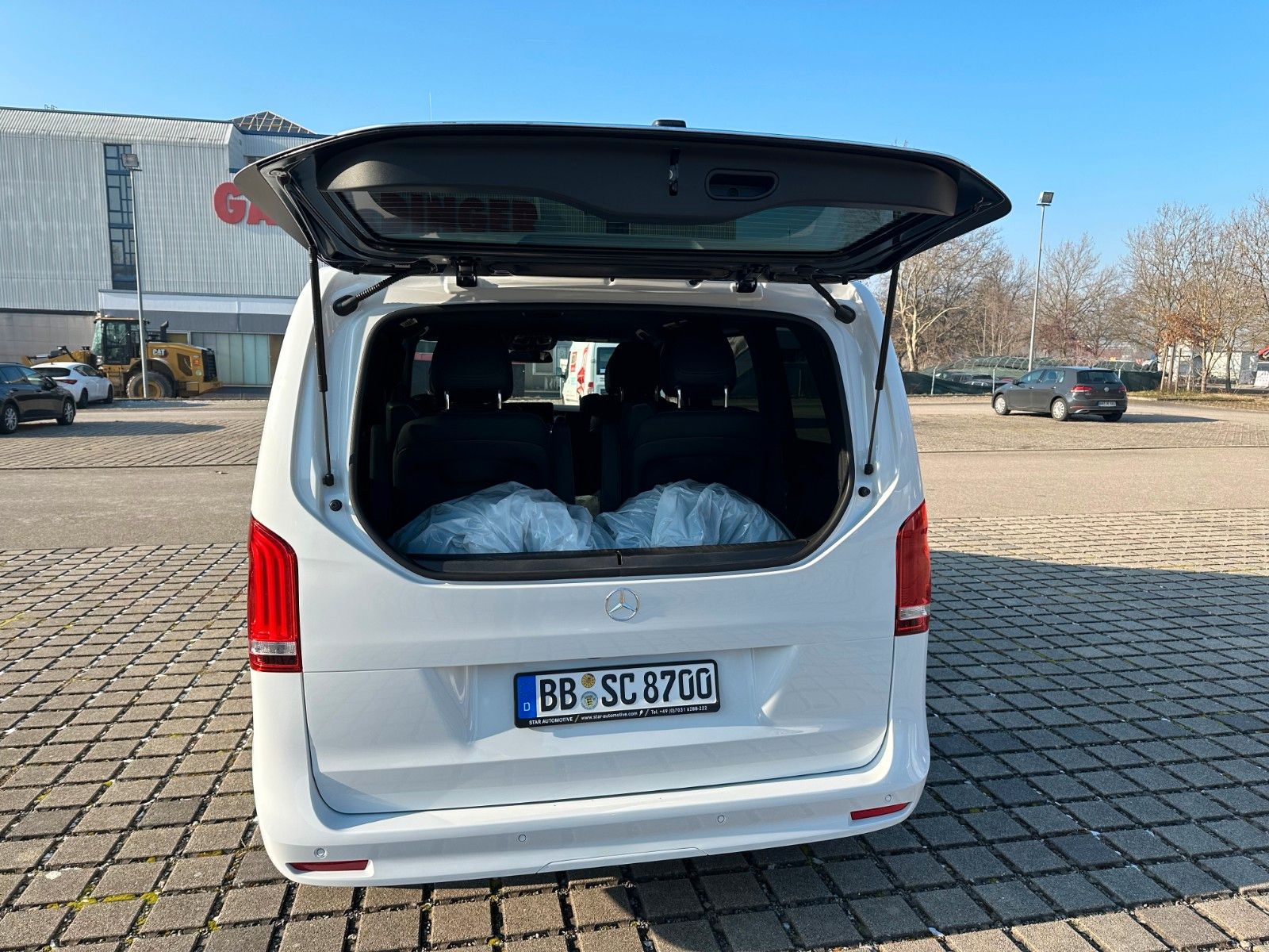 Mercedes-Benz V 220 d - Samsaru's Car Outlet