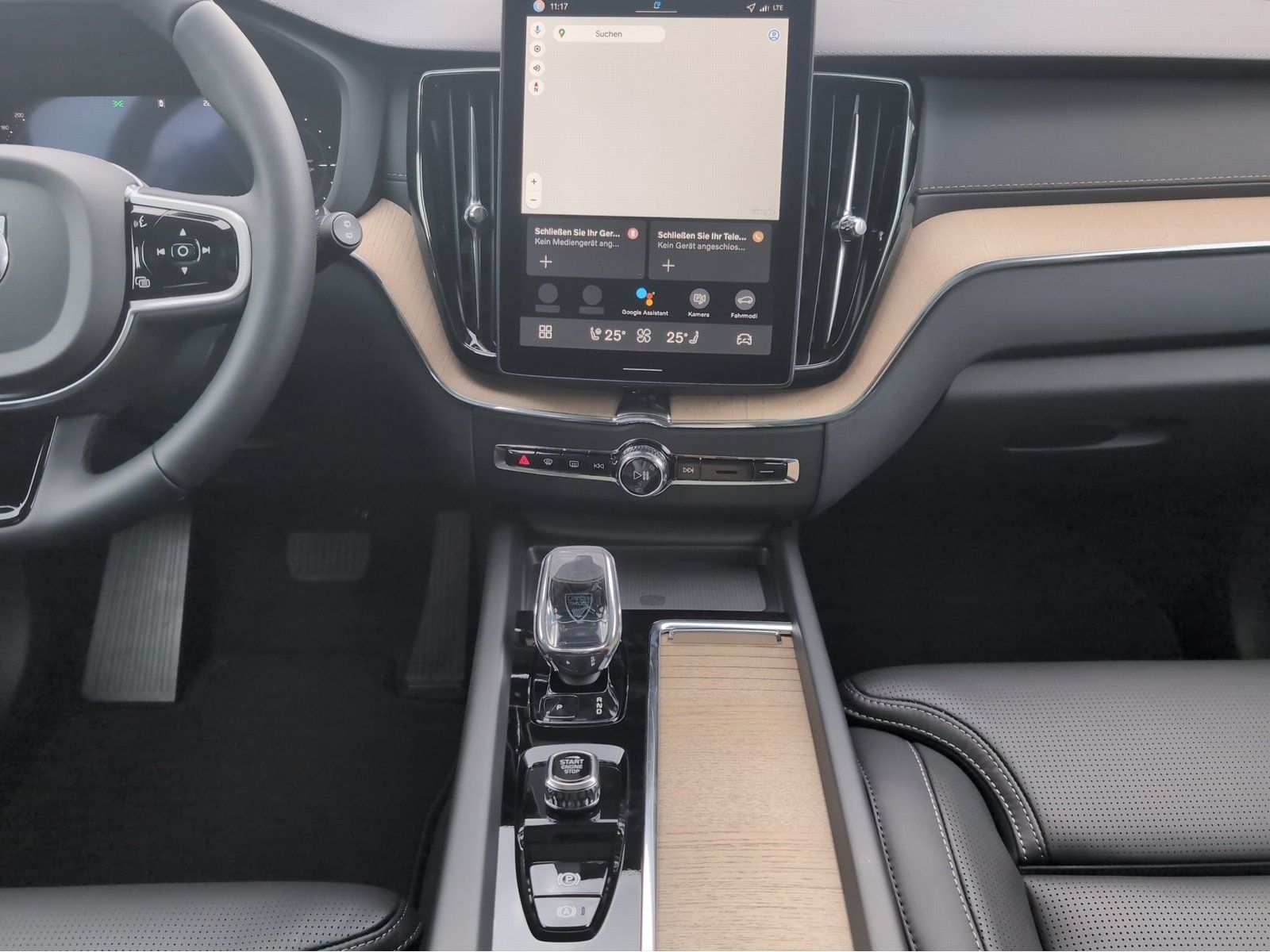 Volvo XC60 T8 AWD Ultra Dark - Samsaru's Car Outlet