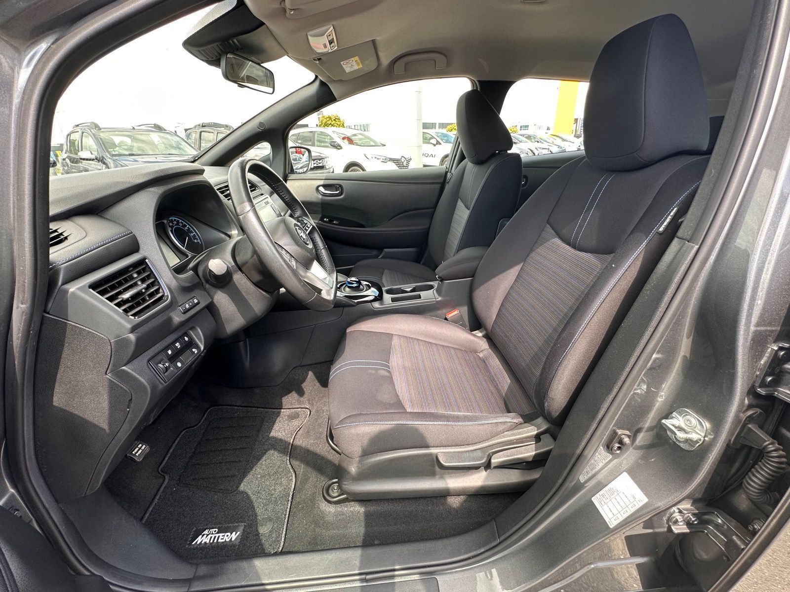 Nissan Leaf - Samsaru's Car Outlet