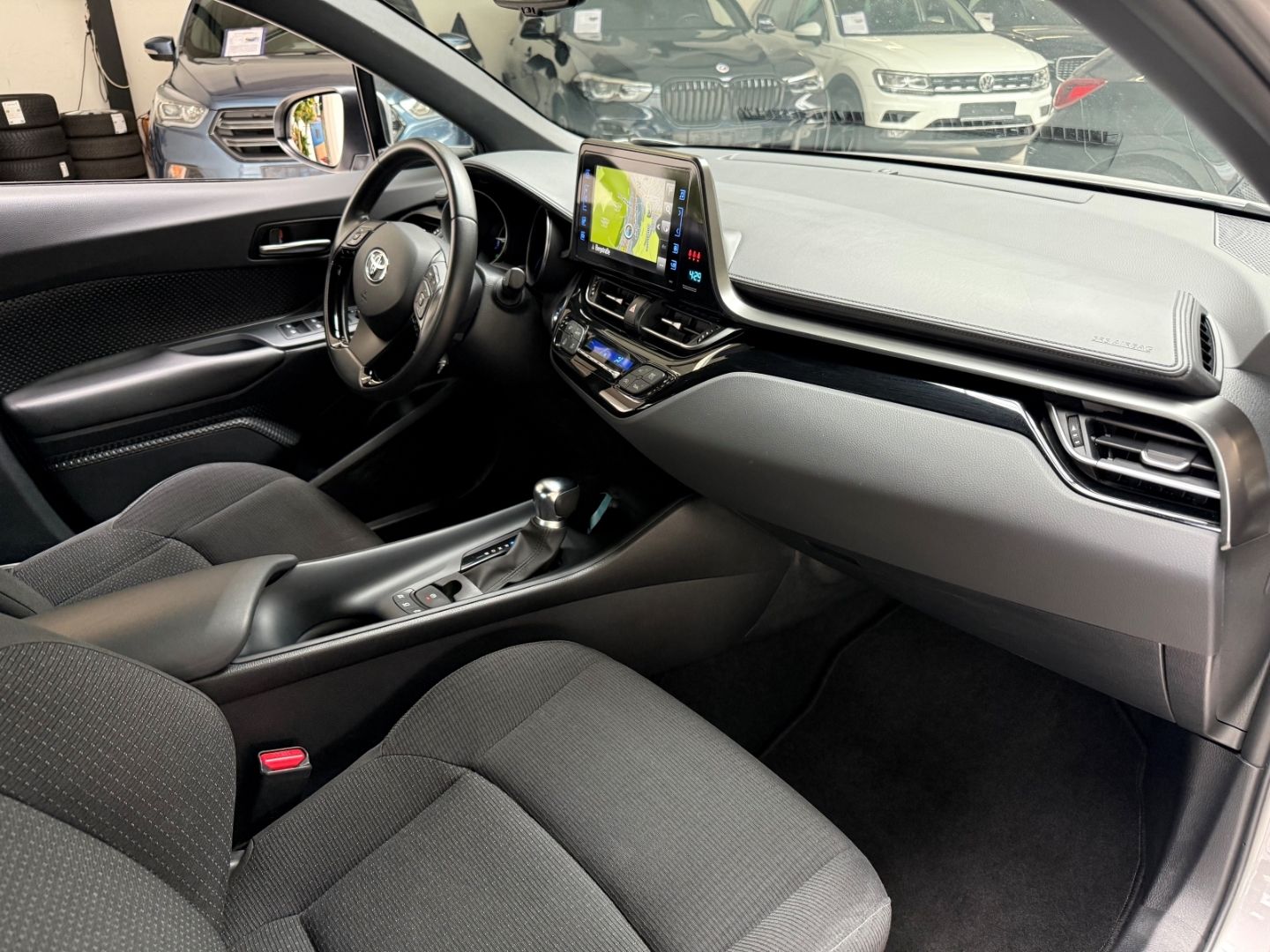 Toyota C-HR Hybrid Flow 1.8 - Samsaru's Car Outlet