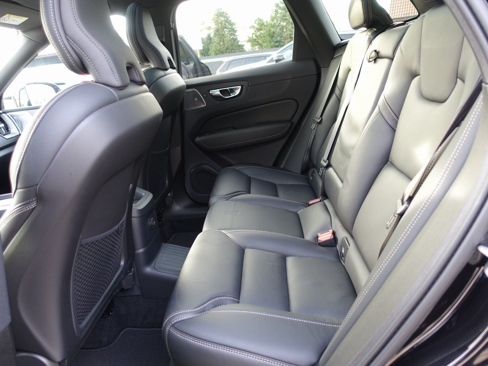 Volvo XC60 Black Edition Ultra T8 AWD/Massage/B&W/AHK