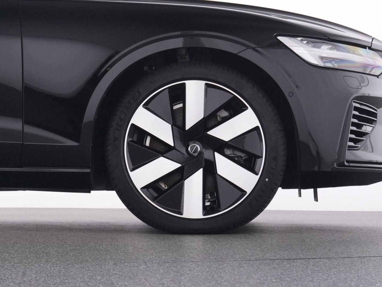 Volvo V60 T6 Recharge AWD Ultra Dark AHK+19'+ACC+360°