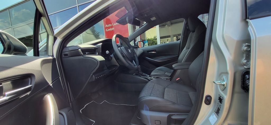 Toyota Corolla 1.8 Hybrid - Samsaru's Car Outlet