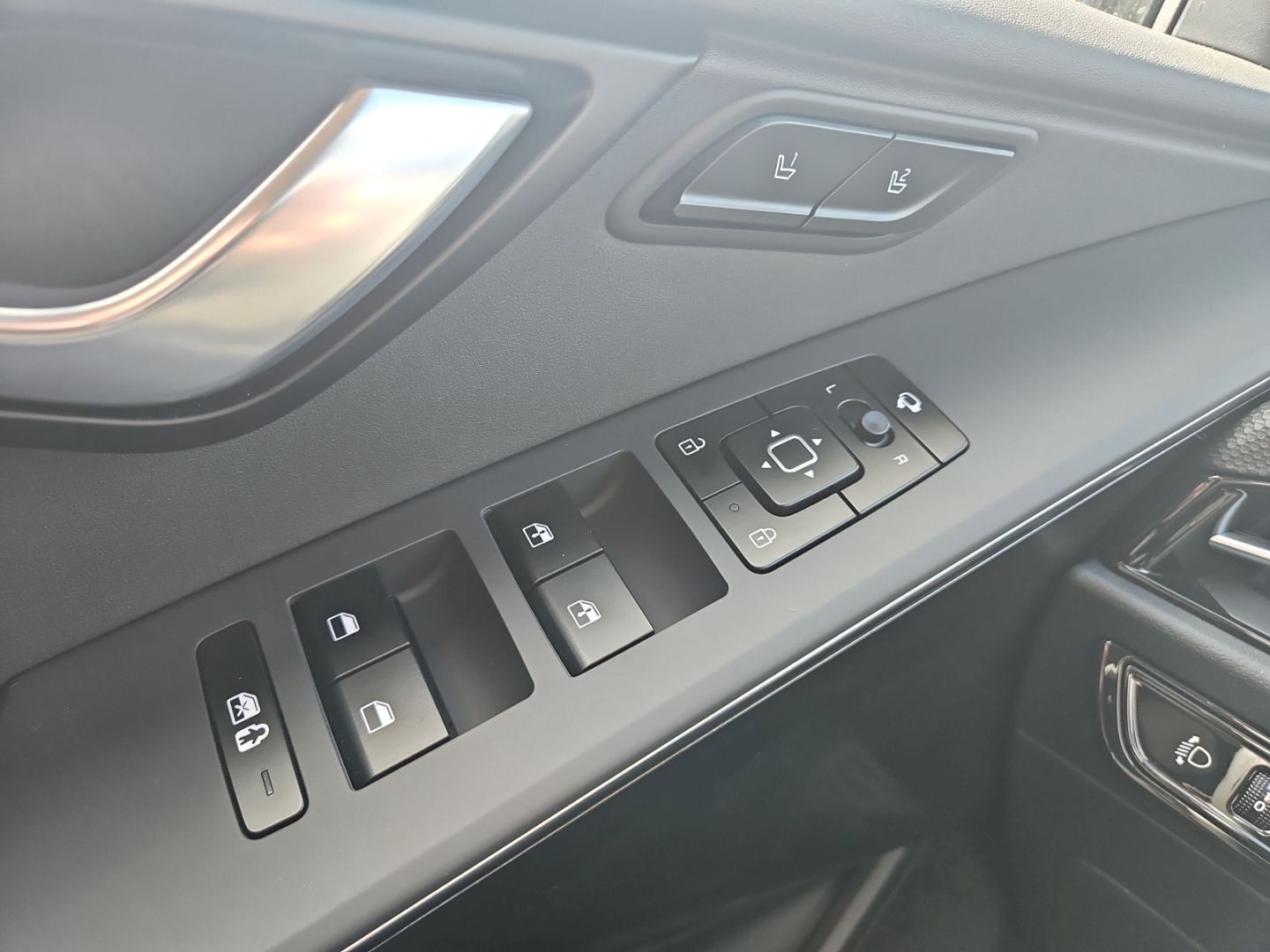 Kia Niro NIRO 1.6 DCT6 Plug-in Hybrid Spirit+ - Samsaru's Car Outlet