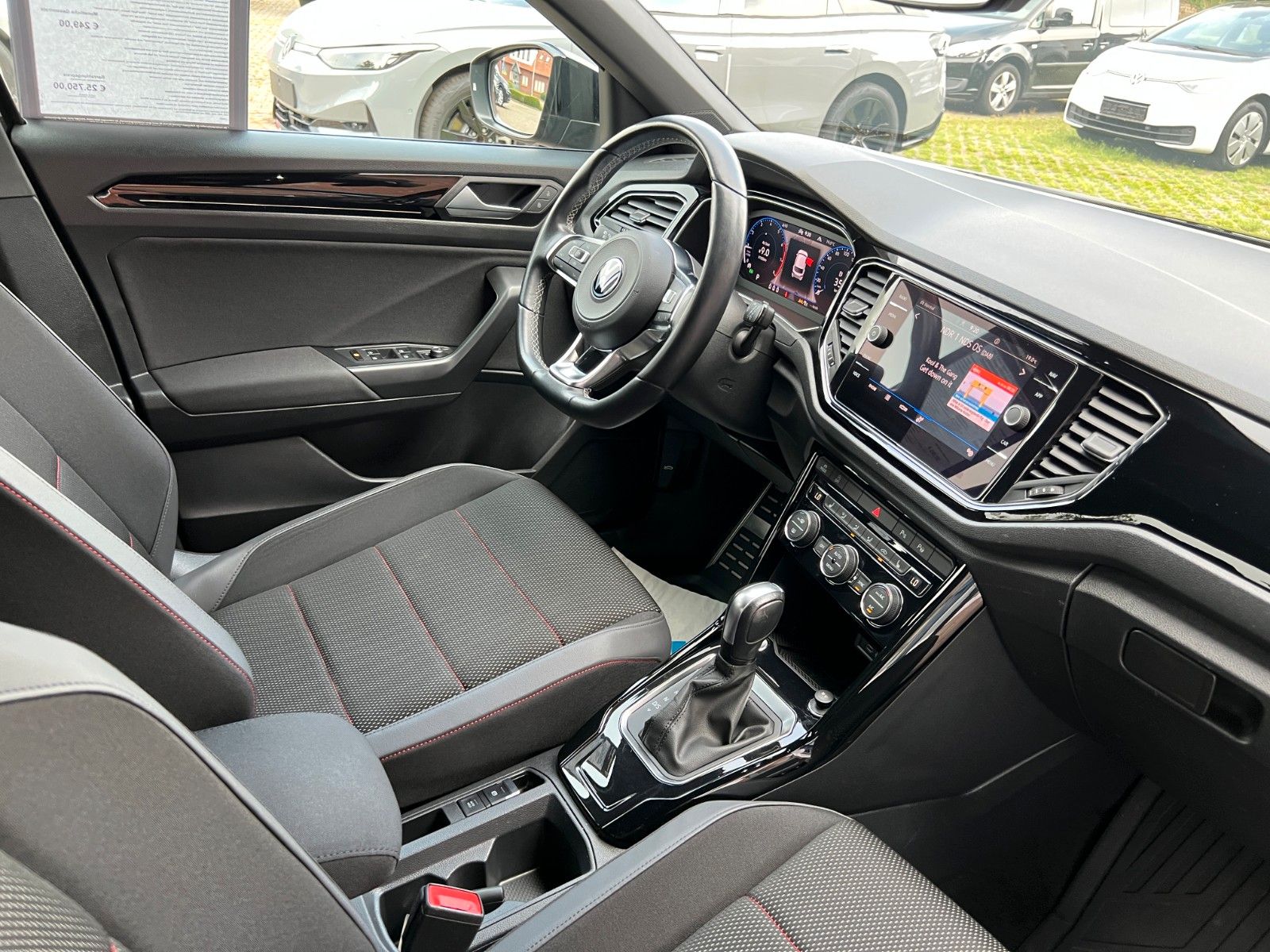 Volkswagen T-Roc 1.5TSi DSG Black - Samsaru's Car Outlet