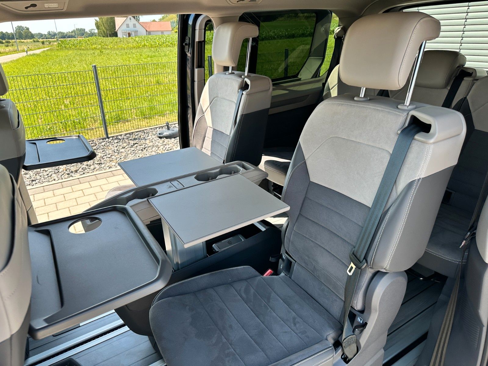 Volkswagen T7 Multivan 2.0 TDI - Samsaru's Car Outlet