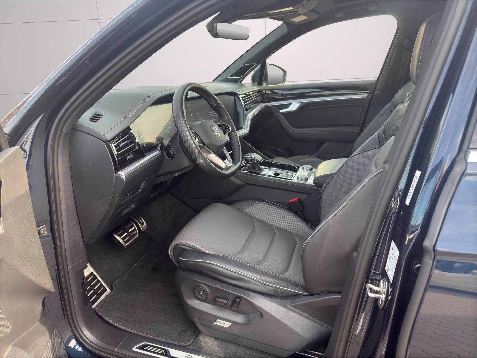 Volkswagen Touareg 3.0V6 TDI DSG R-LINE 4x4*ST.HZG*PANO*360