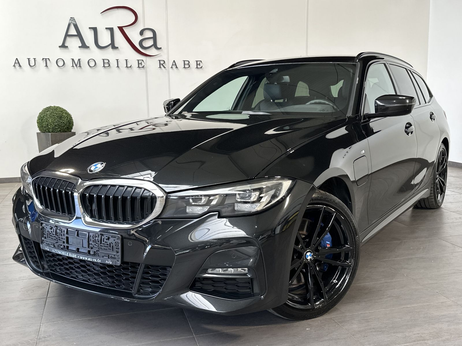 BMW 330e Touring M-Sport - Samsaru's Car Outlet