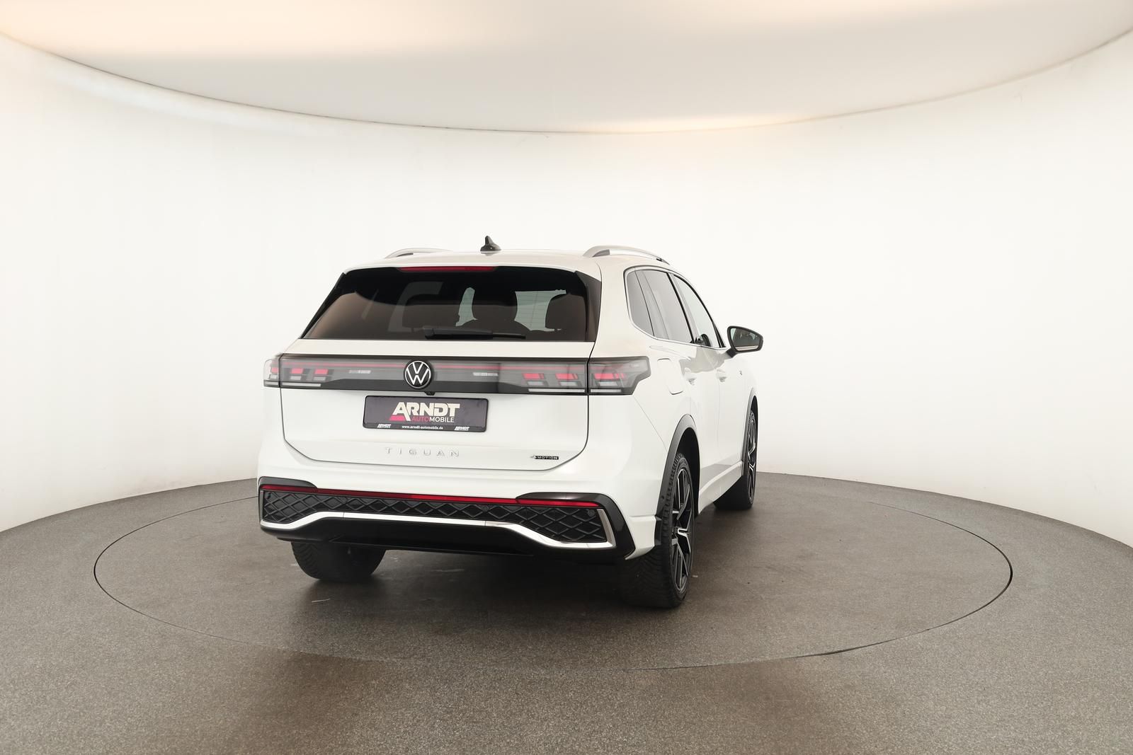 Volkswagen Tiguan 2.0 TDI 4M DSG R-Line Leder Pano Navi 360