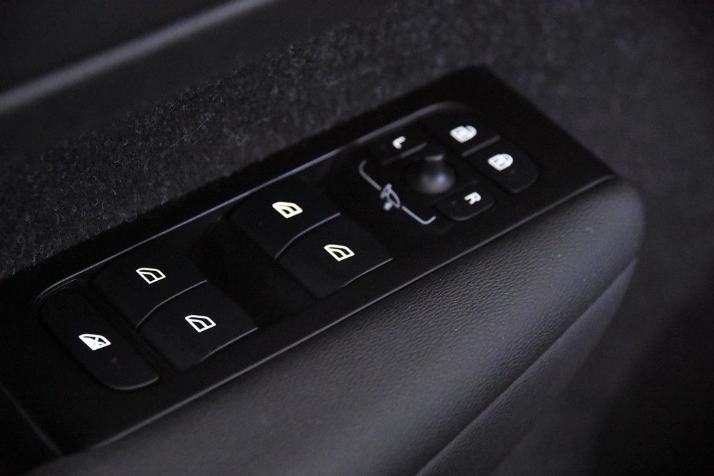Volvo XC40 T4 Recharge Inscription - Samsaru's Car Outlet