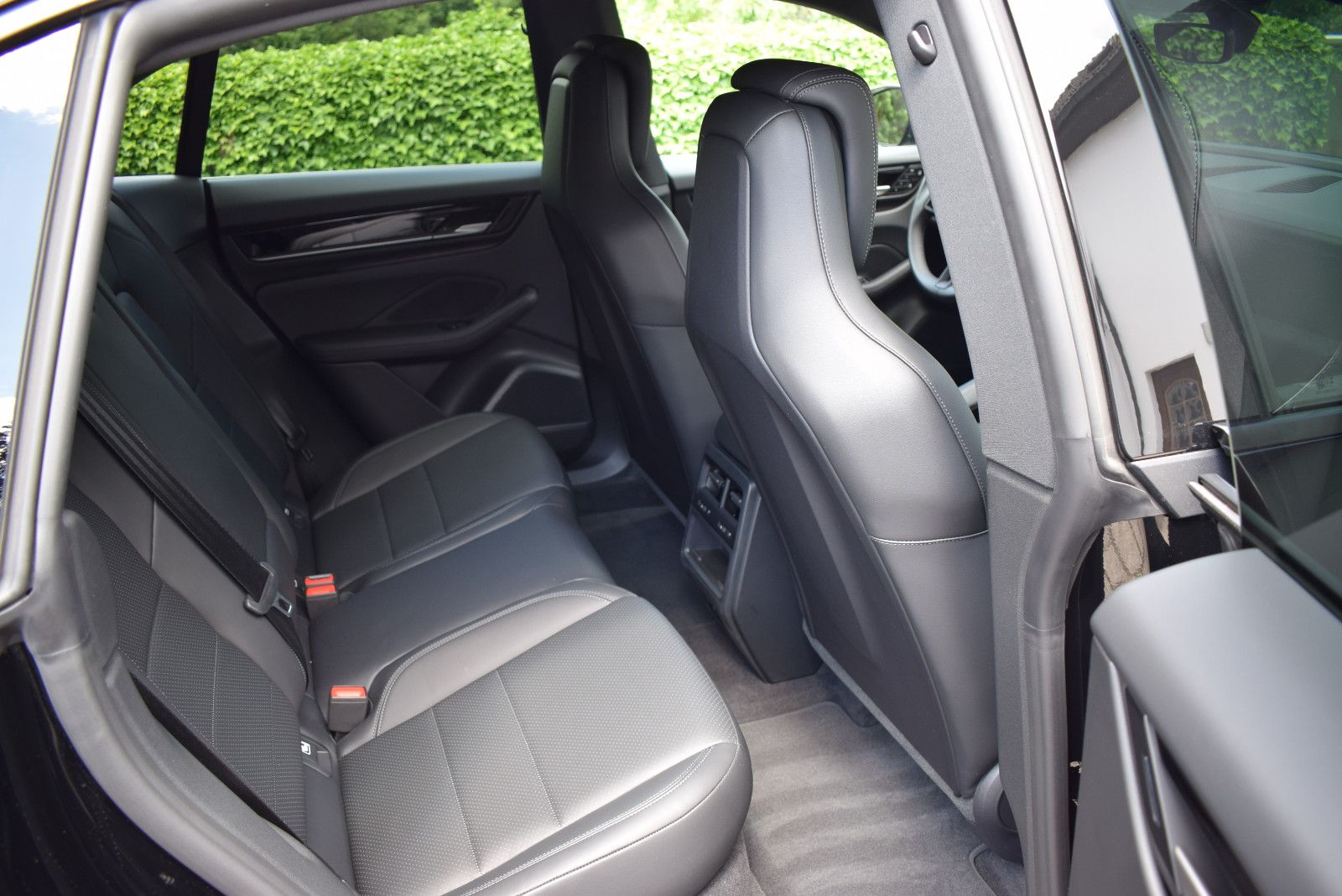 Porsche Macan Electric - Samsaru's Car Outlet