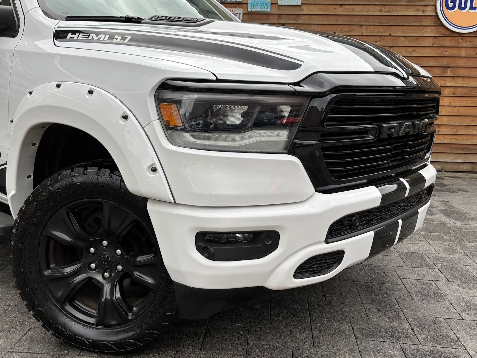 Dodge RAM 1500 Laramie 5,7L 4x4 AHK LPG12´´ Navi Bügel