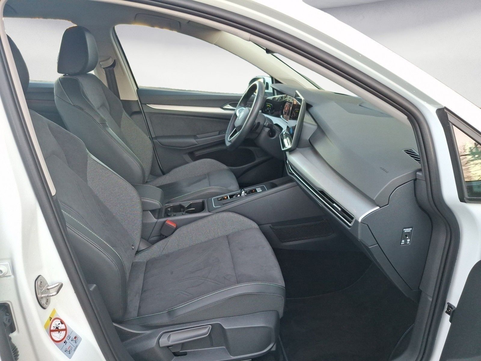 Volkswagen Golf 1.5 eTSI DSG Life #Head-Up #LED #App-Connec