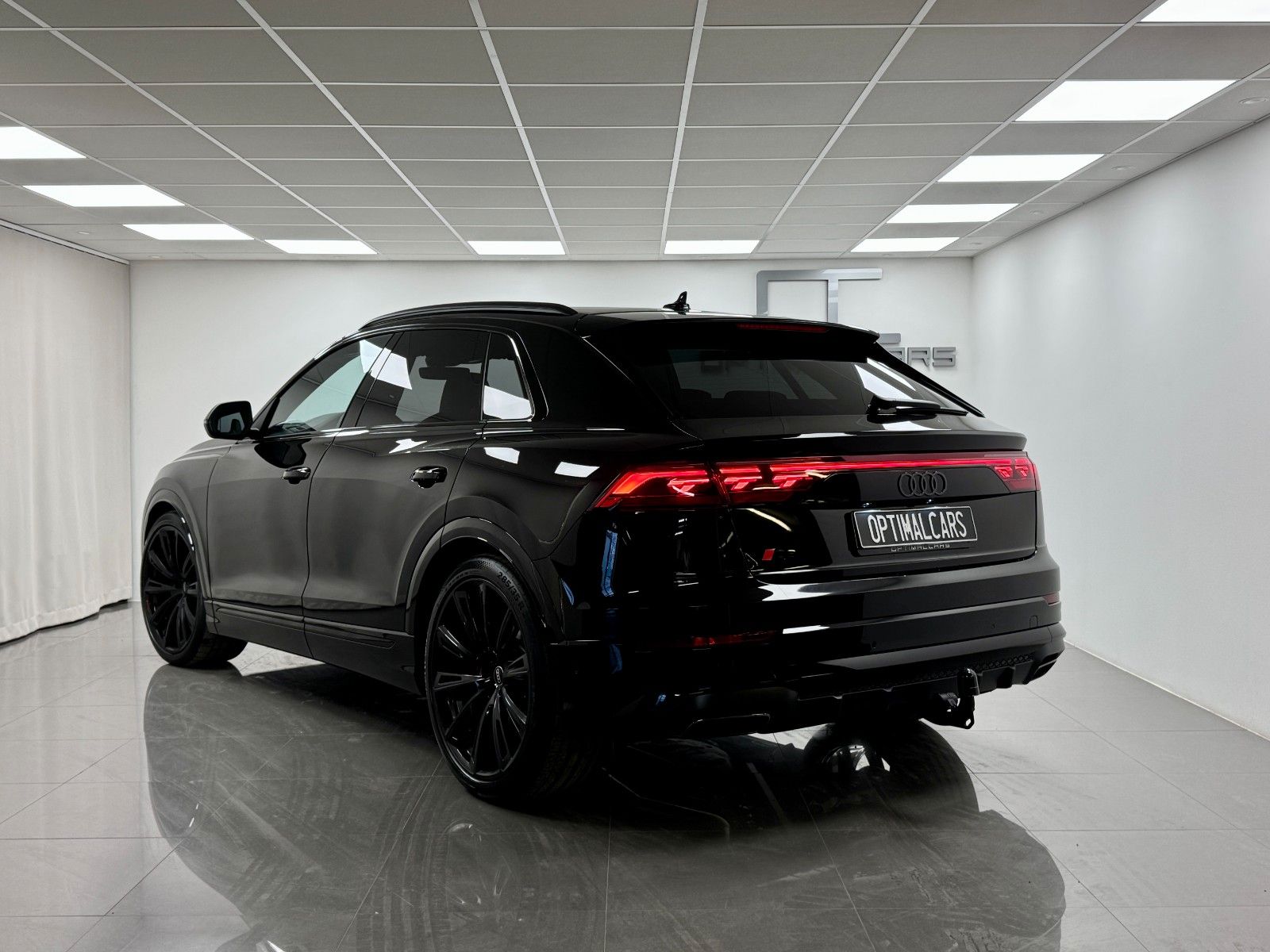 Audi Q8 50 TDi Q S-LINE Black - Samsaru's Car Outlet