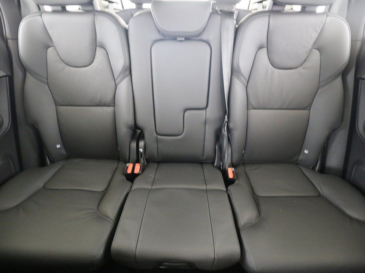 Volvo XC90 Recharge T8 Plus Dark - Samsaru's Car Outlet