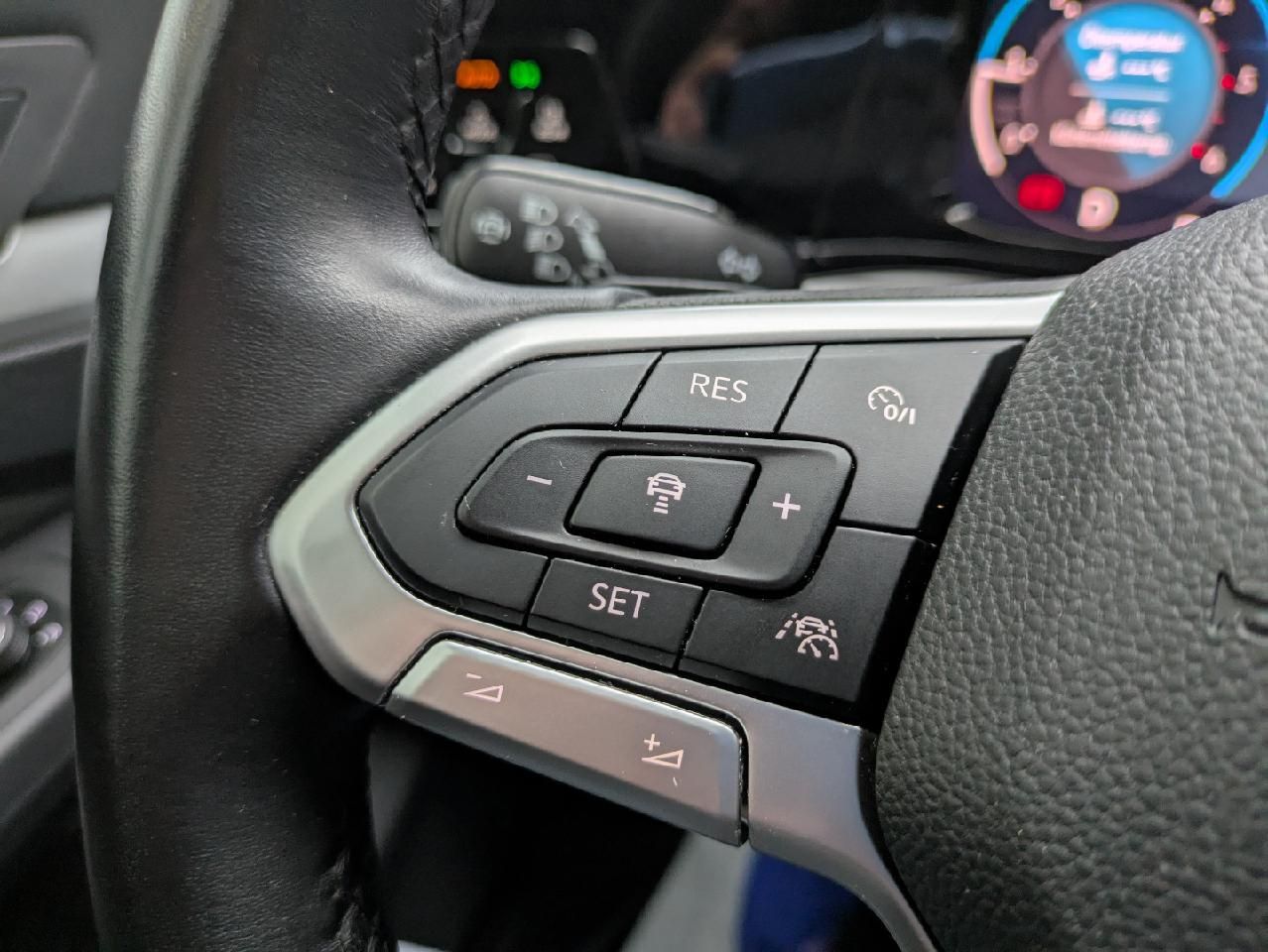 Volkswagen Golf VIII 2.0 TDI DSG Life - Samsaru's Car Outlet