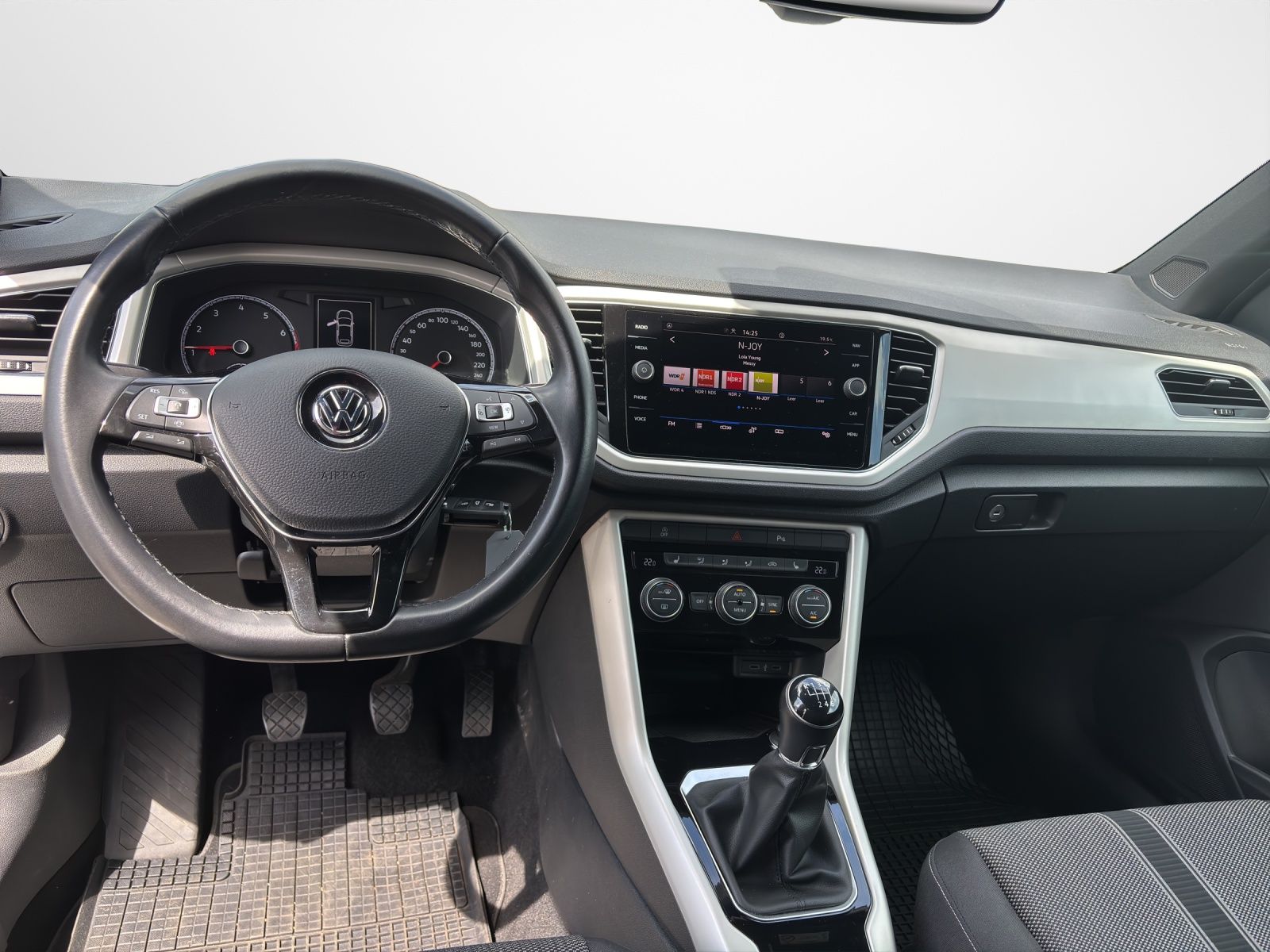 Volkswagen T-Roc 1.0 TSI Style - Samsaru's Car Outlet
