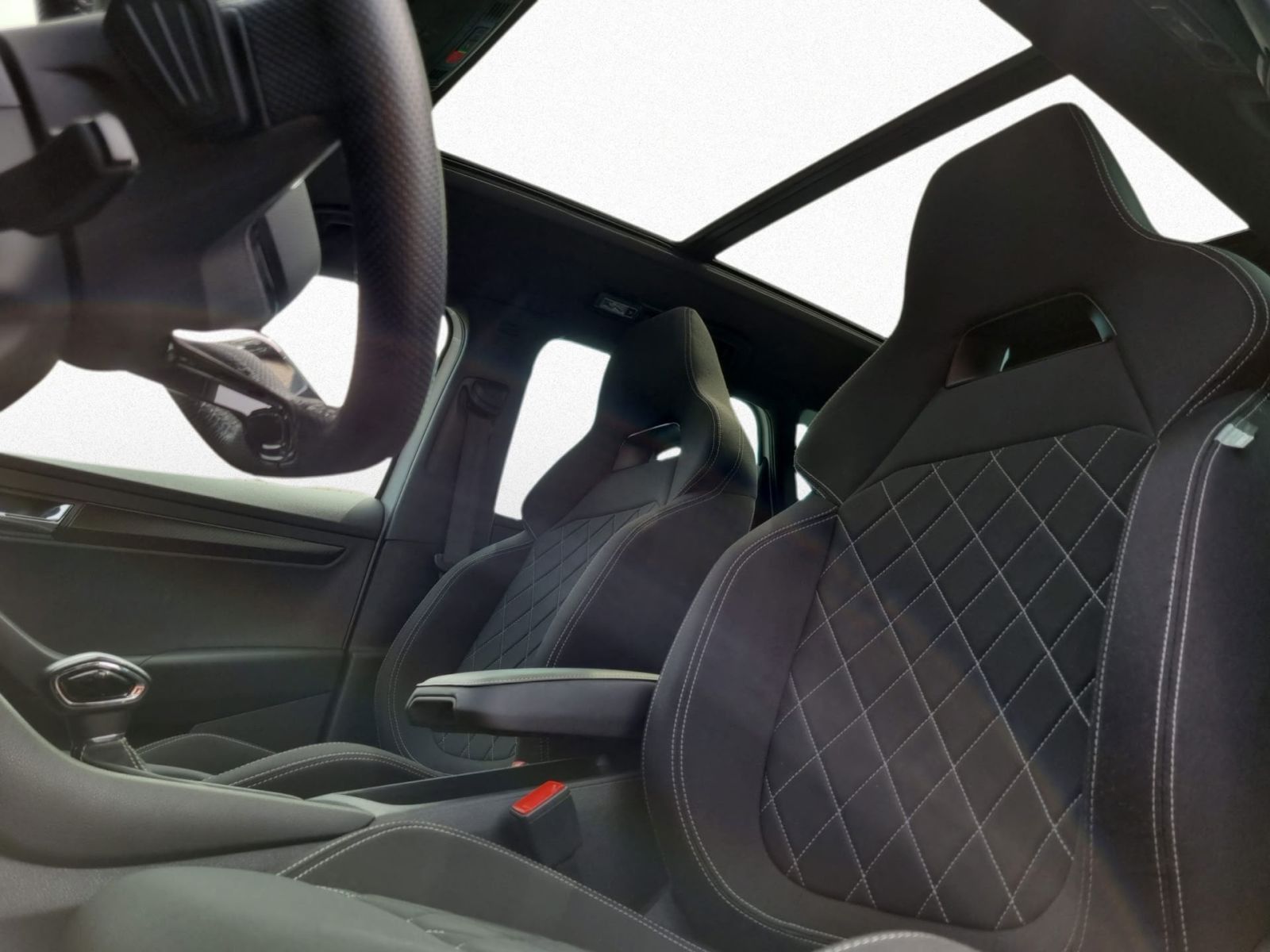 Skoda Karoq Sportline 2.0TSI 4x4 DSG Navi LED Panorama