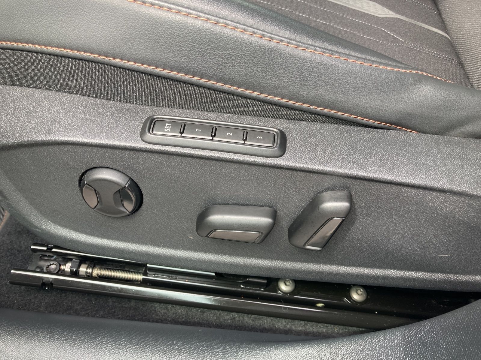 Cupra Formentor e-Hybrid DSG LED AHK ACC RFK SH 18"