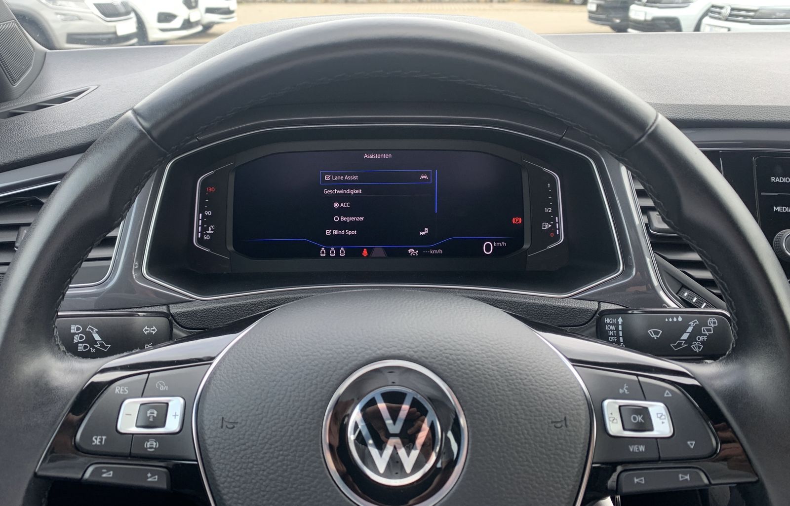 Volkswagen T-Roc 1.5 TSI Sport - Samsaru's Car Outlet
