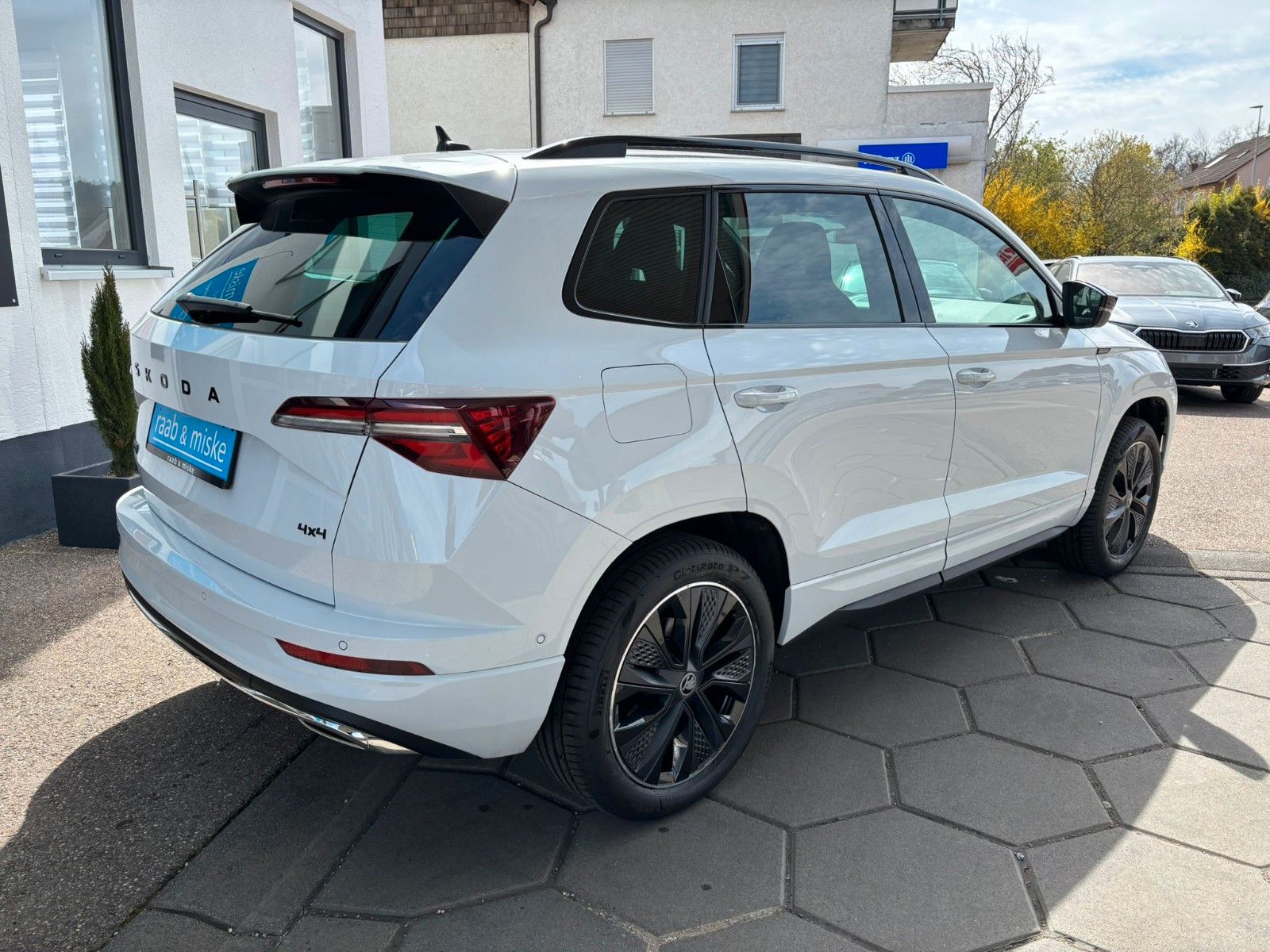 Skoda Karoq Sportline *AHK/Navi/SHZ/ACC/Garantie*