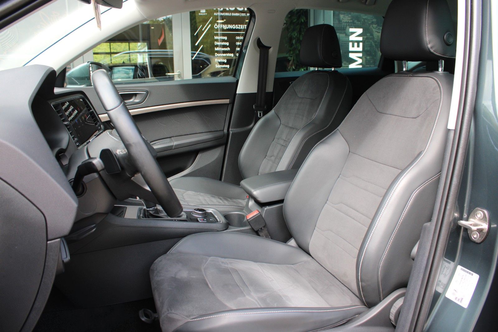 Seat Ateca 1.5 TSI DSG+BEATS+ACC+LED+RFK+KESSY+SHZ+++