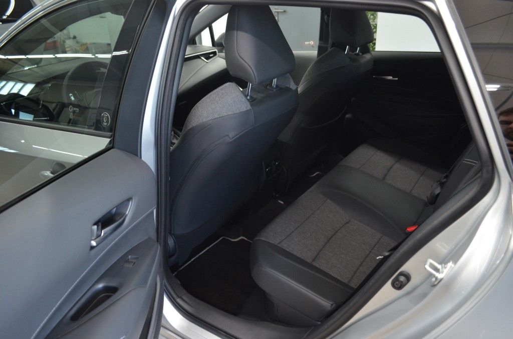 Toyota Corolla TS 1.8 Hybrid - Samsaru's Car Outlet
