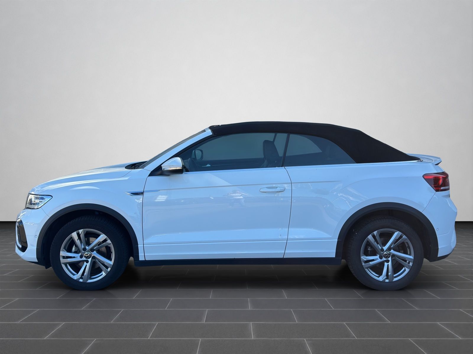 Volkswagen T-Roc R-Line 1.5 TSI PLUS - Samsaru's Car Outlet