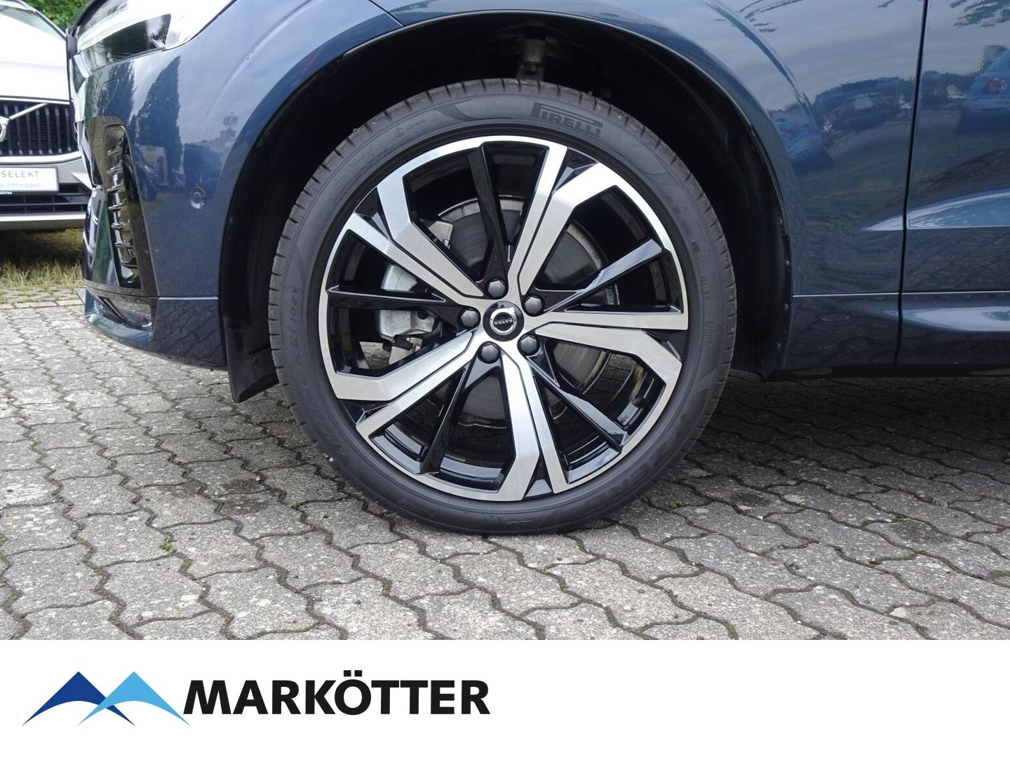 Volvo XC60 B4 AWD Ultimate Dark - Samsaru's Car Outlet