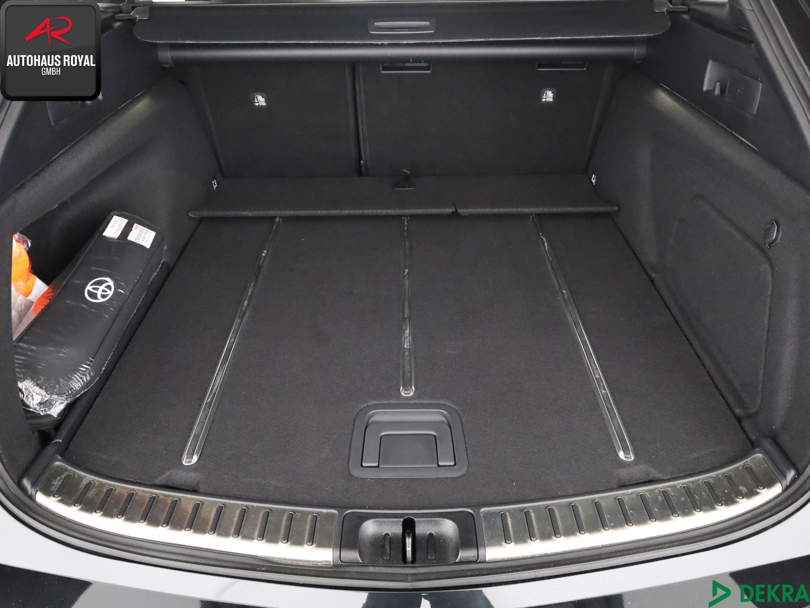 Toyota Corolla 2.0 Hybrid - Samsaru's Car Outlet