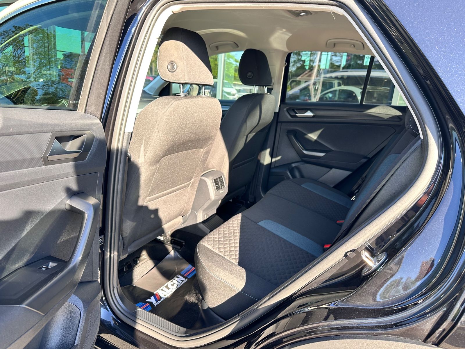 Volkswagen T-Roc 2.0 TDI SCR DSG IQ.DRIVE - Samsaru's Car Outlet