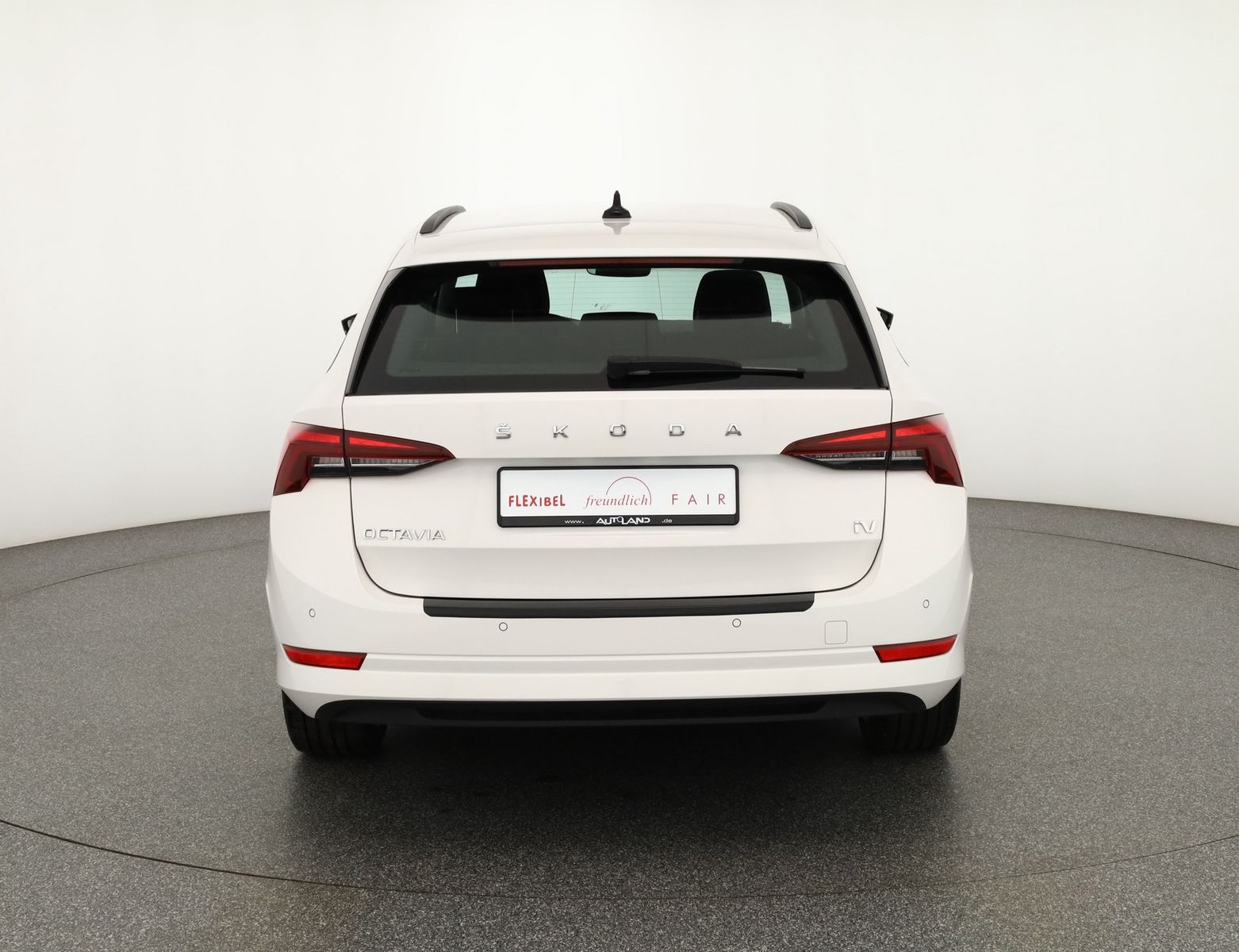 Skoda Octavia Combi 1.4 TSI iV Ambition - Samsaru's Car Outlet