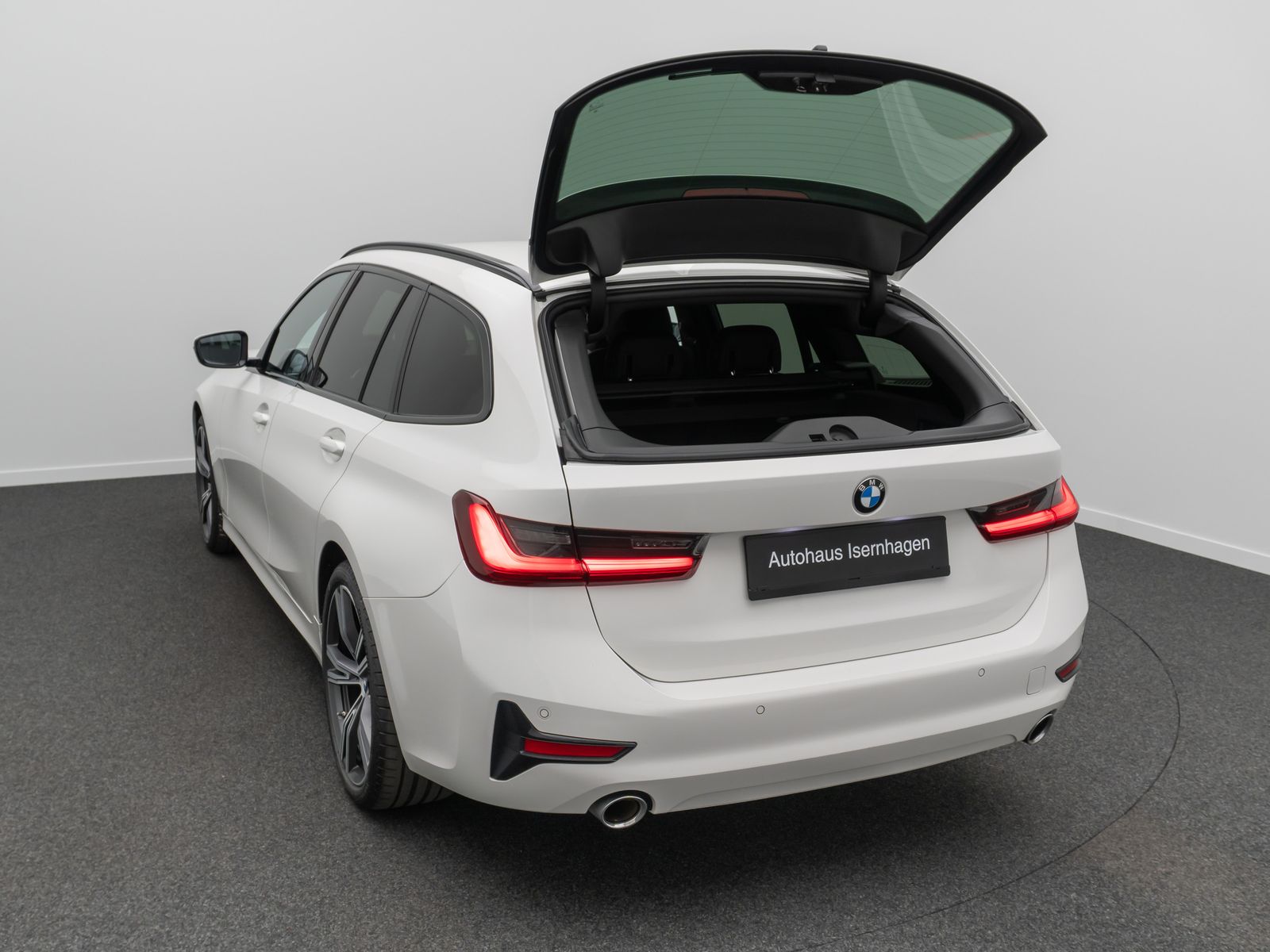 BMW 330i Sport Line - Samsaru's Car Outlet