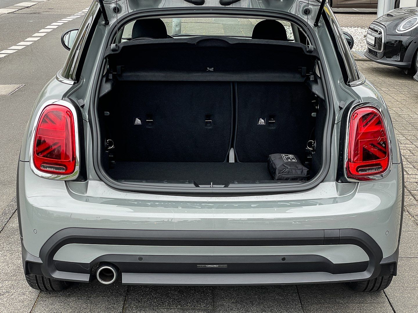 MINI Cooper Essential Trim 5-Türer - Samsaru's Car Outlet