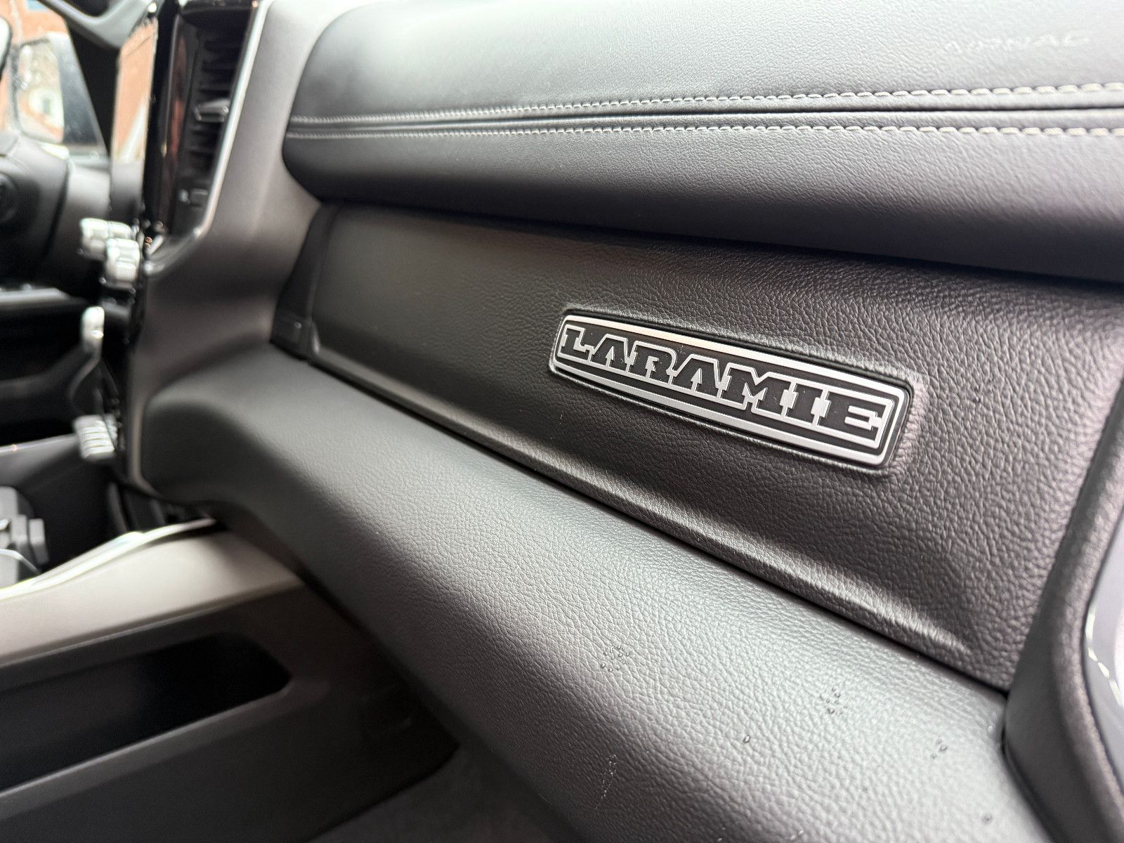 Dodge RAM Crew Cab LARAMIE NIGHT 22"/SPORTABGAS/360°