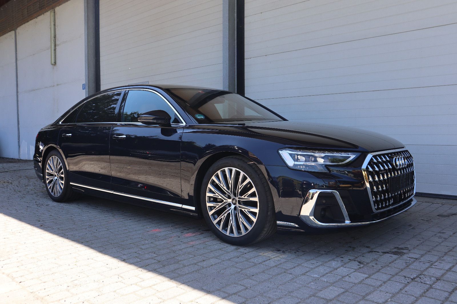Audi A8L 60 TFSI e lang exclusive S-Line - Samsaru's Car Outlet