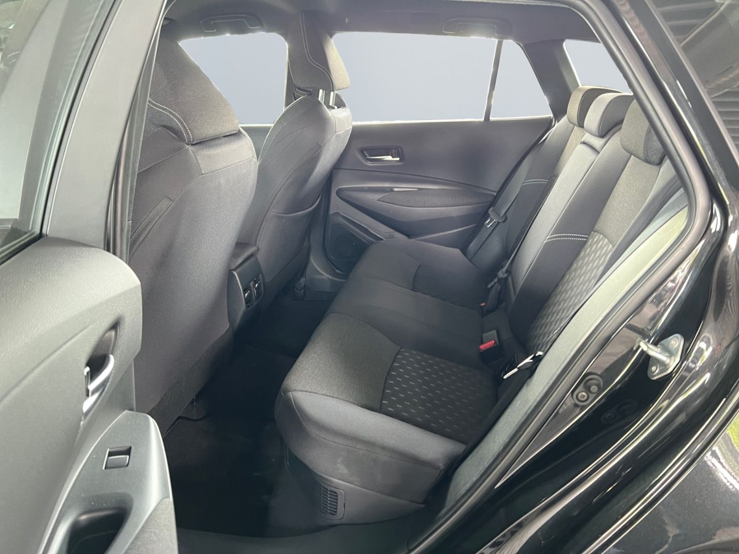 Toyota Corolla 1.8 Hybrid TS Business Edition *SHZ*CAM*