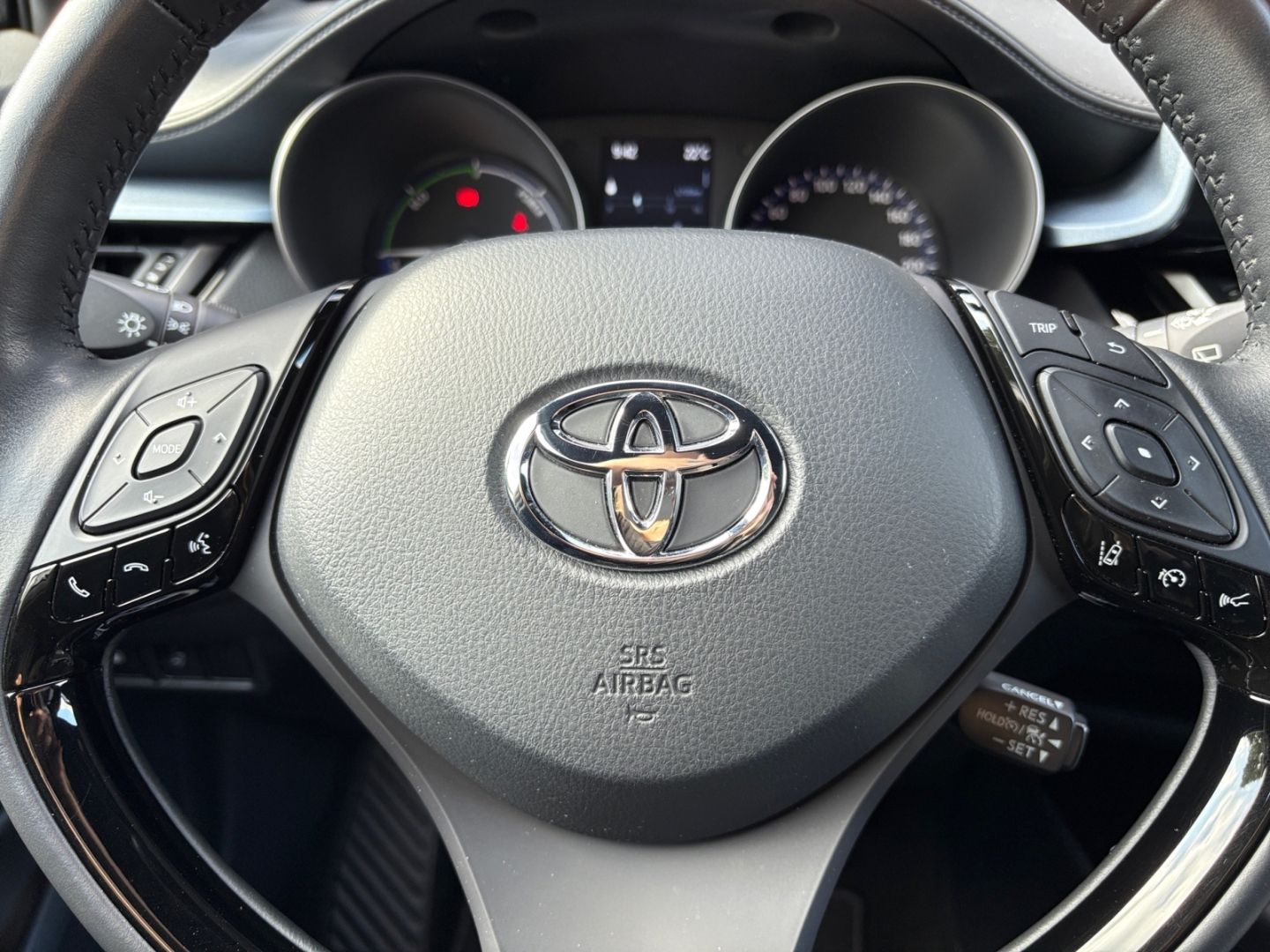 Toyota C-HR 1.8 Hybrid Team - Samsaru's Car Outlet